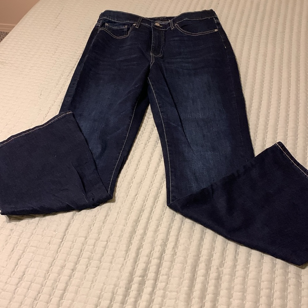 Lucky Brand Women's 5-Pocket Jeans Size 14/32 NWOT flared Bottoms Super cute - Picture 3 of 9